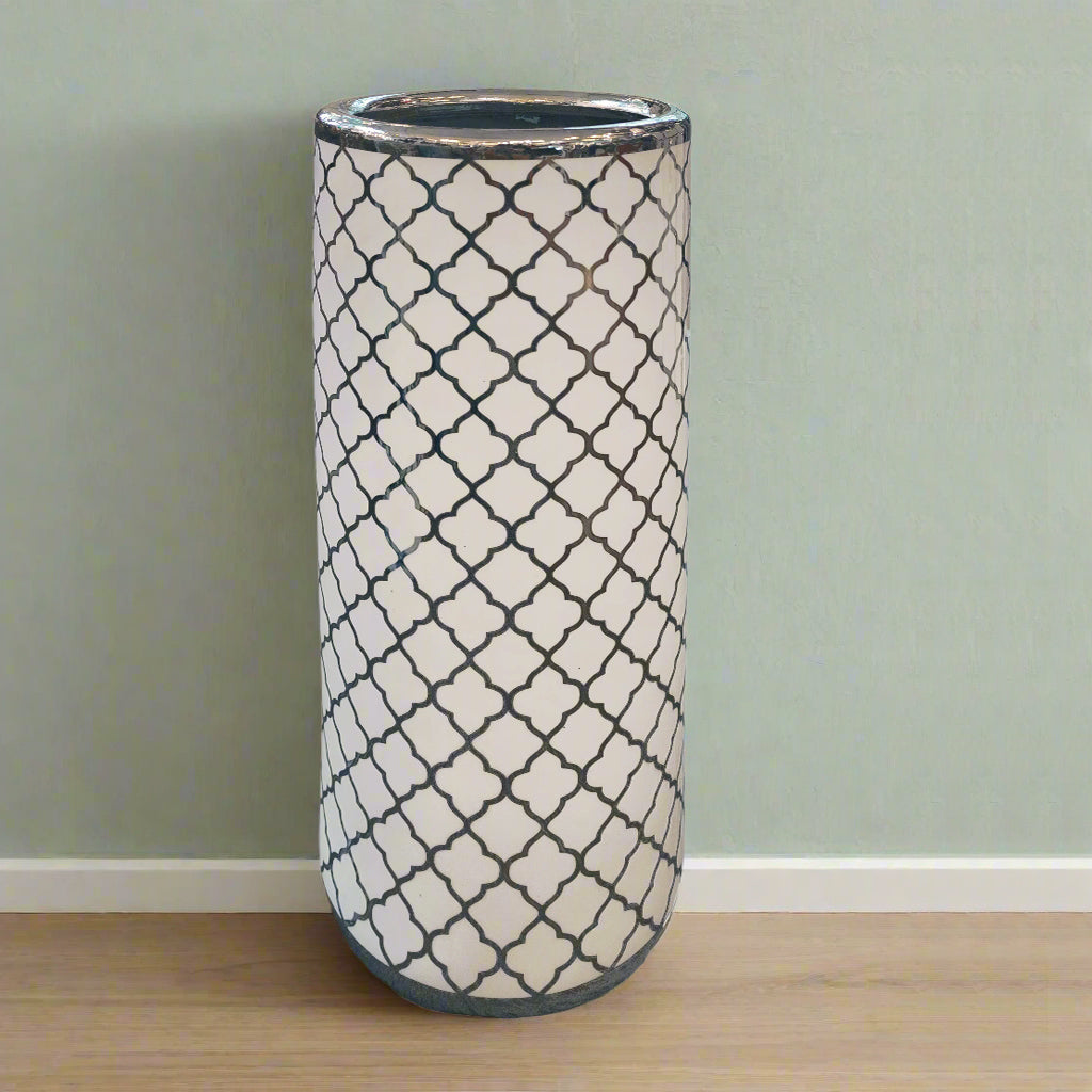 A stunning quatrefoil motifs in silver and white ceramic umbrella stand. A beautiful addition to your hall.