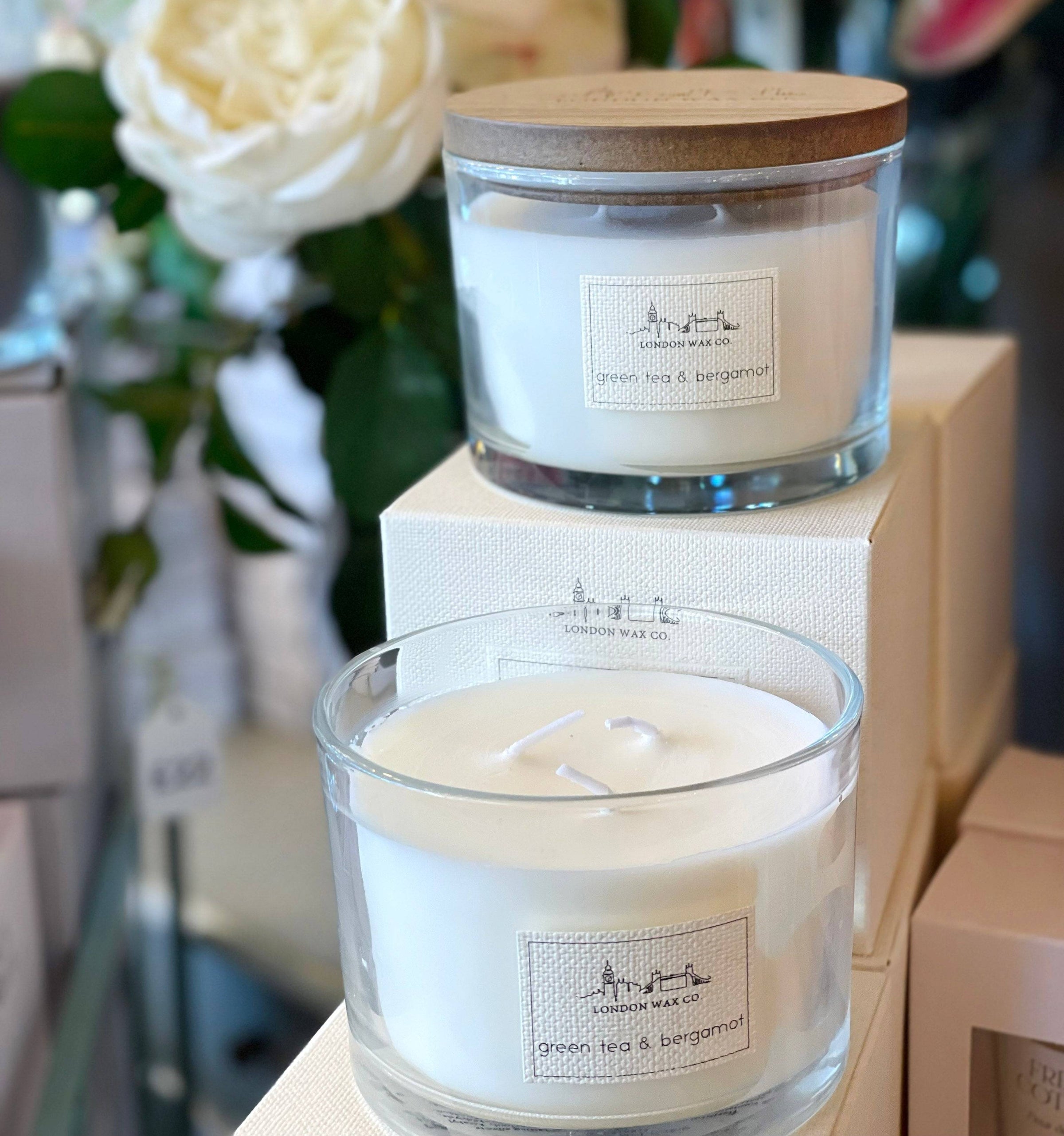 A luxuriously scented candle that you can indulge in as a gift for someone special or as a well deserved treat for yourself. Essential oils of green tea and bergamot give a rich and lasting aroma.