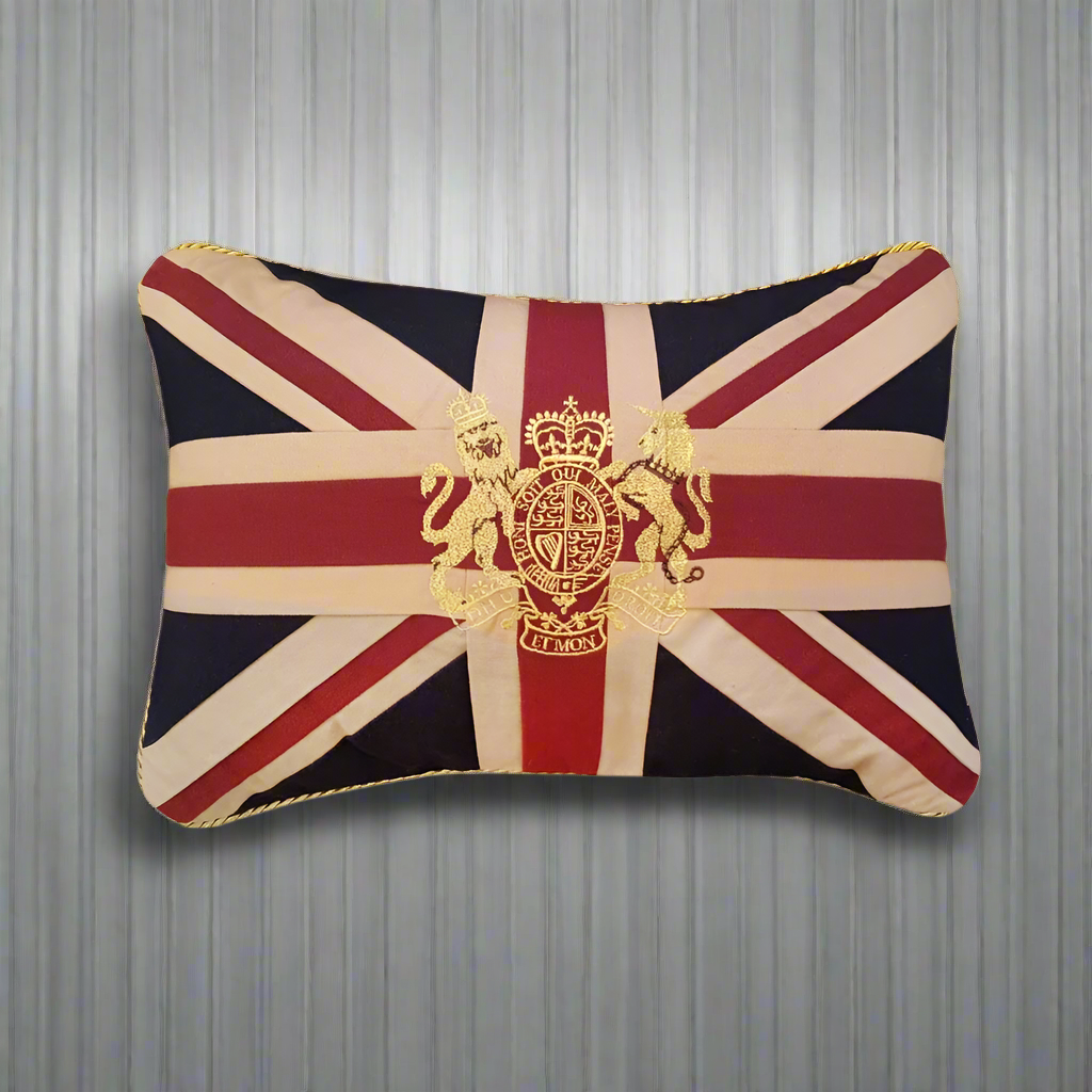This rectangular shaped union jack lion crested cushion has a lovely gold piping surround and is made from superior quality fabric.&nbsp; This scatter cushion will make a statement on any chair or sofa and is a super gift for friends and family.