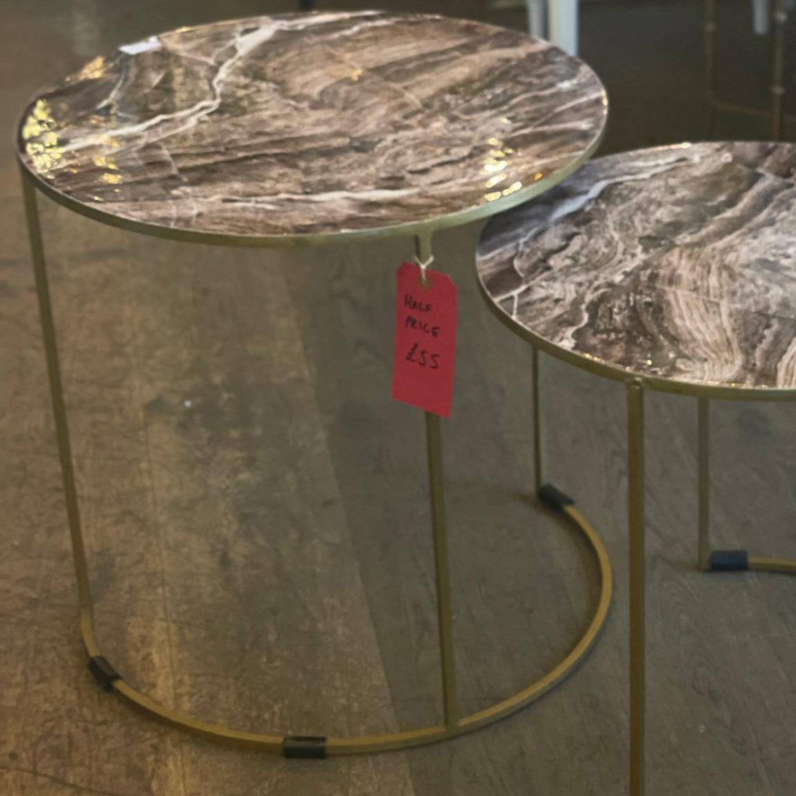 Large size faux marble side table with gilt frame, the realistic green veined marble looks luxurious against the brushed gilt metal of the frame. 