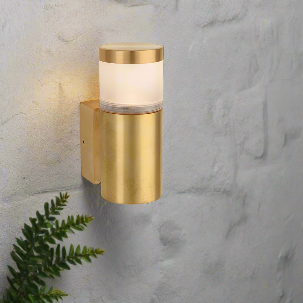 This light is crafted from solid brass, offering a weather-resistant and long-lasting structure. Its frosted glass softens the light, creating a warm, ambient glow. This light combines a timeless, elegant classic design with durability. Perfect for illuminating porches, patios, garden or pathways, providing both functionality and style to outdoor spaces.
