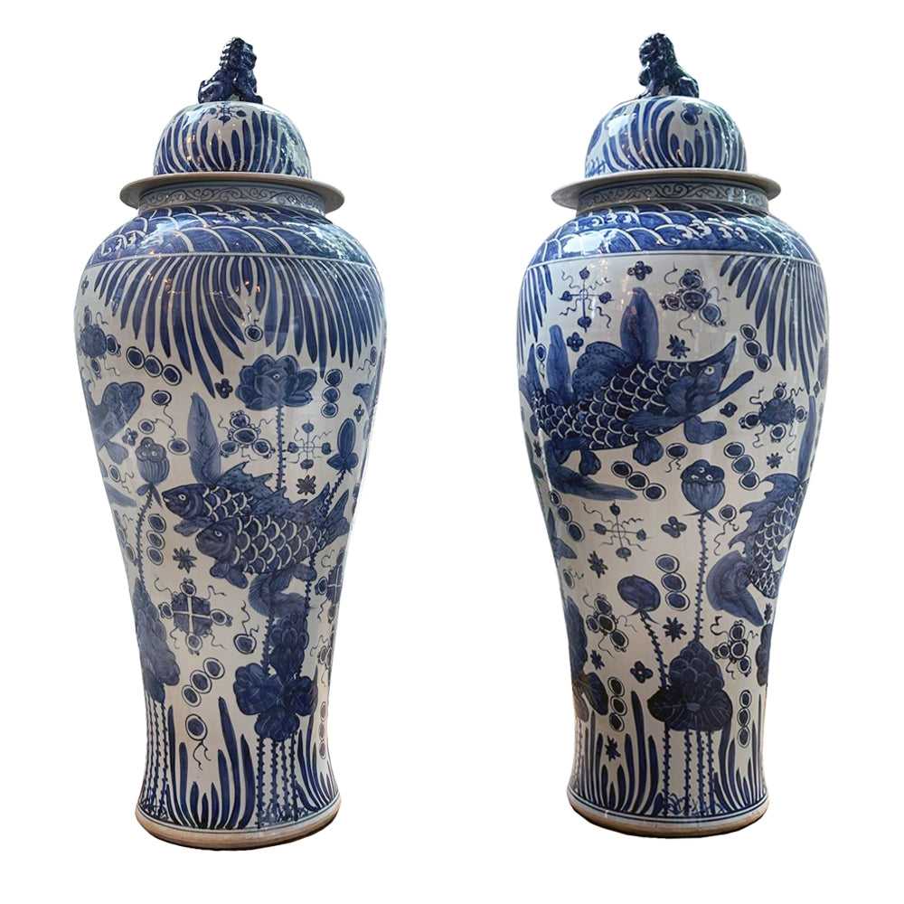 The scale of these jars makes them perfect to decorate either side of a door or entryway. The ultimate classic 'country house' decor that works just as well in a period town home. Adding a sophisticated appeal, great decorative statement pieces, brilliant either side of a large fireplace, at the foot of a staircase to give a classic period look. 